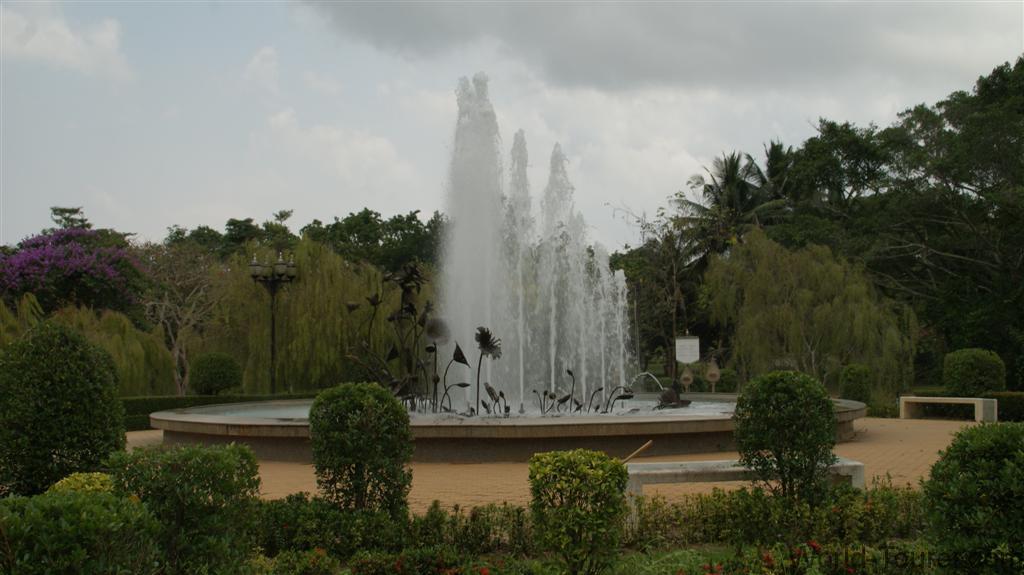 Wat Yan Fountain